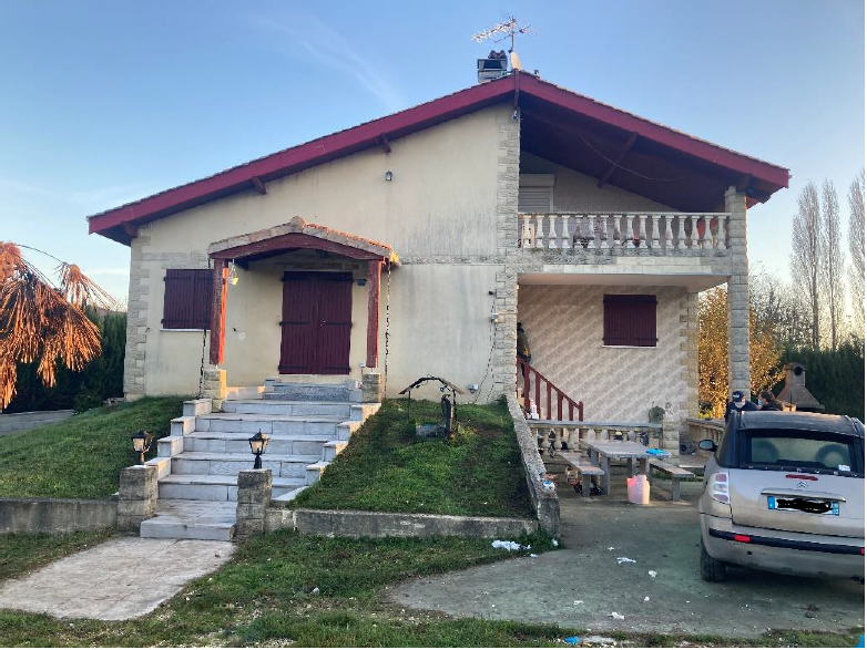 Maison à usage d’habitation avec garage, piscine et grand hangar – La Brède