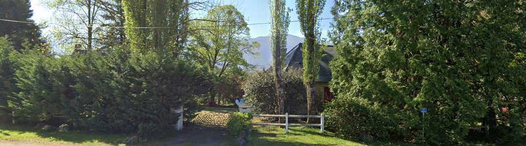 Maison d&rsquo;habitation avec garage, une bergerie, un jardin et un terrain à Eysus (64)