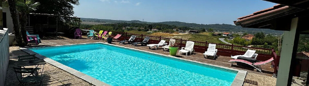 Maison ancienne avec piscine et garage à Guiche (64520)