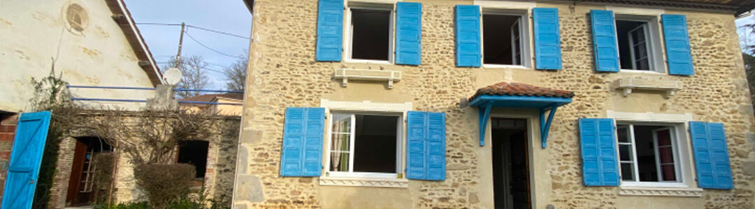 Maison avec grange, petit hangar et piscine à Casteide Candau (64370)